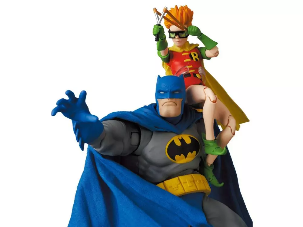 Medicom Toy Mafex No. 139 DC Comics Batman: The Dark Knight Returns Batman (Blue Ver.) And Robin 2-Pack Action Figure Medicom 5 Medicom Toy Mafex No. 139 DC Comics Batman: The Dark Knight Returns Batman (Blue Ver.) And Robin 2-Pack Action Figure Medicom