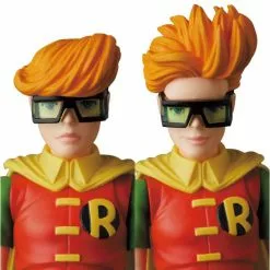 Medicom Toy Mafex No. 139 DC Comics Batman: The Dark Knight Returns Batman (Blue Ver.) And Robin 2-Pack Action Figure Medicom 23 Medicom Toy Mafex No. 139 DC Comics Batman: The Dark Knight Returns Batman (Blue Ver.) And Robin 2-Pack Action Figure Medicom